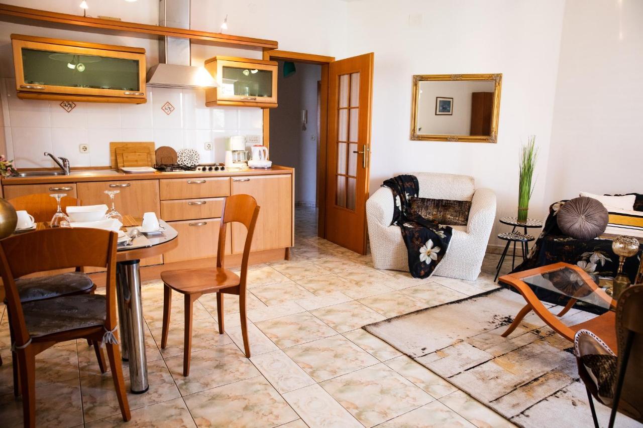 Villa Mareonda - Apartments Sussurro 罗维尼 外观 照片