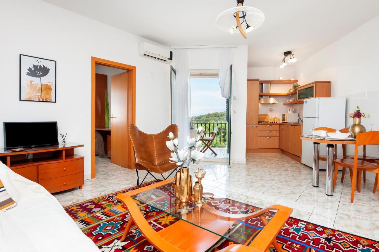 Villa Mareonda - Apartments Sussurro 罗维尼 外观 照片